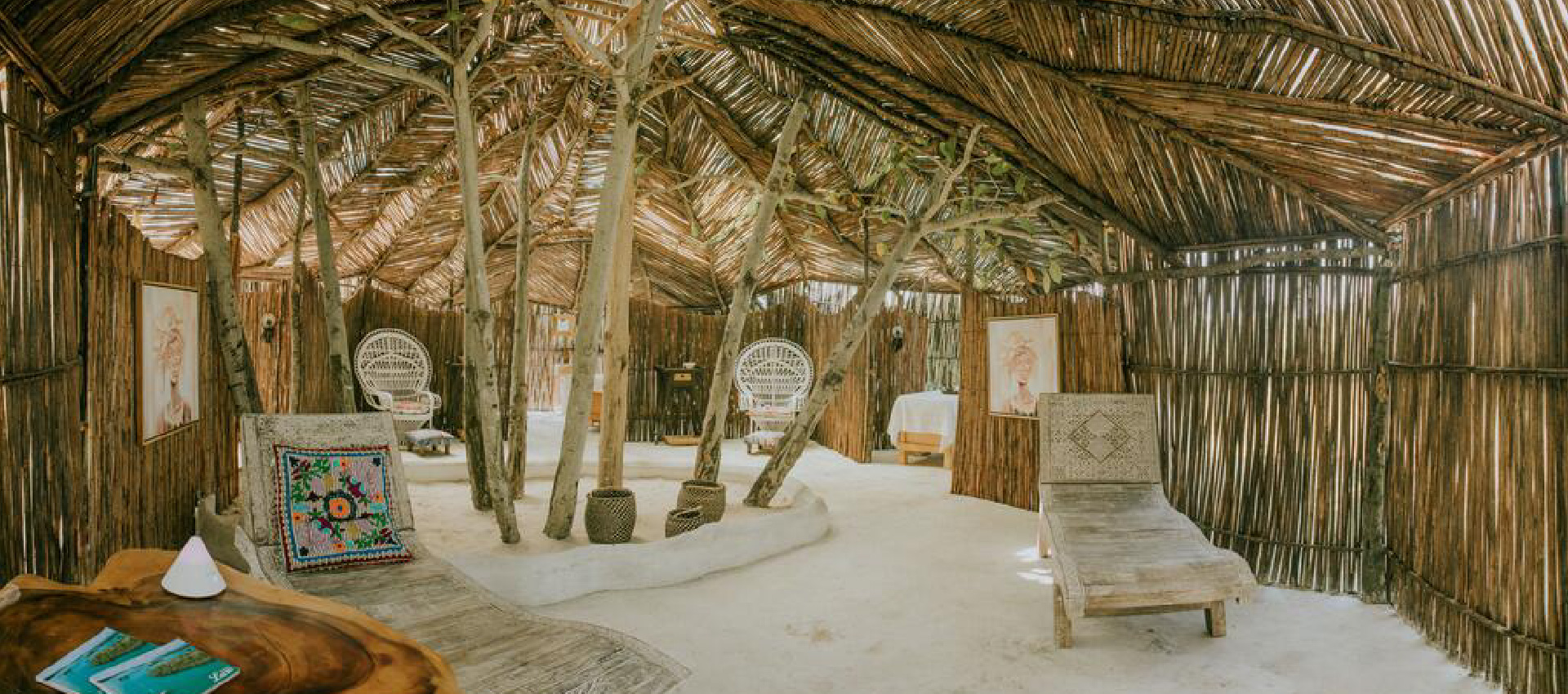 ETEKA BEACH LOUNGE